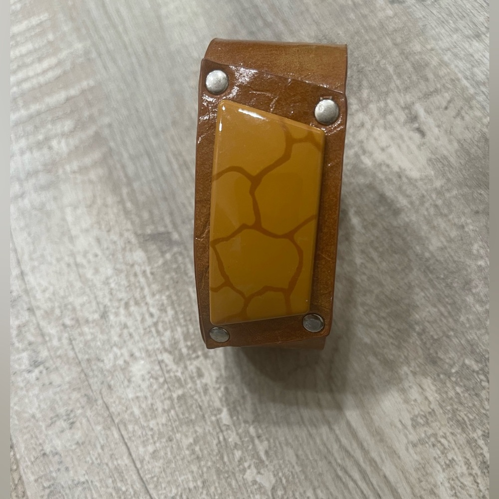 Brown bridle leather bracelet : Snap cuff leather. Scribed, Sexy and luxurious.